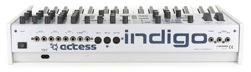 Connectique du synthétiseur Access Virus Indigo 2