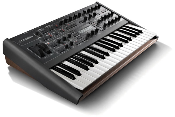 Panneau arrière du synthétiseur Access Virus TI Polar Connectique du synthétiseur Access Virus TI Polar