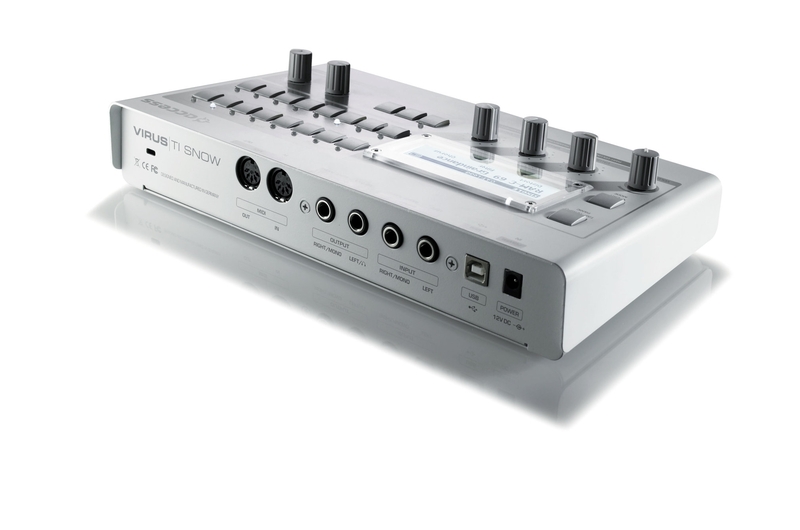 Panneau arrière du synthétiseur Access Virus TI Snow Connectique du synthétiseur Access Virus TI Snow