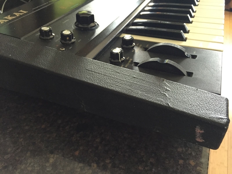 Photo du synthétiseur Akai AX80