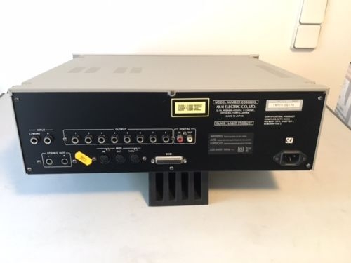 Panneau arrière de l'échantillonneur Akai CD3000 XL Connectique de l'échantillonneur Akai CD3000 XL
