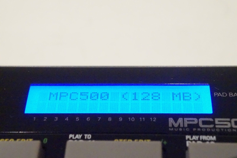 Panneau arrière de l'échantillonneur Akai MPC 500 Connectique de l'échantillonneur Akai MPC 500