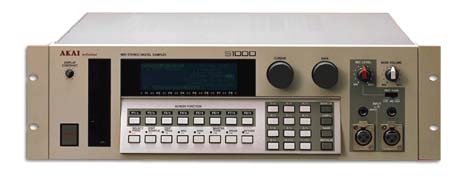 Panneau arrière de l'échantillonneur Akai S1000 Connectique de l'échantillonneur Akai S1000