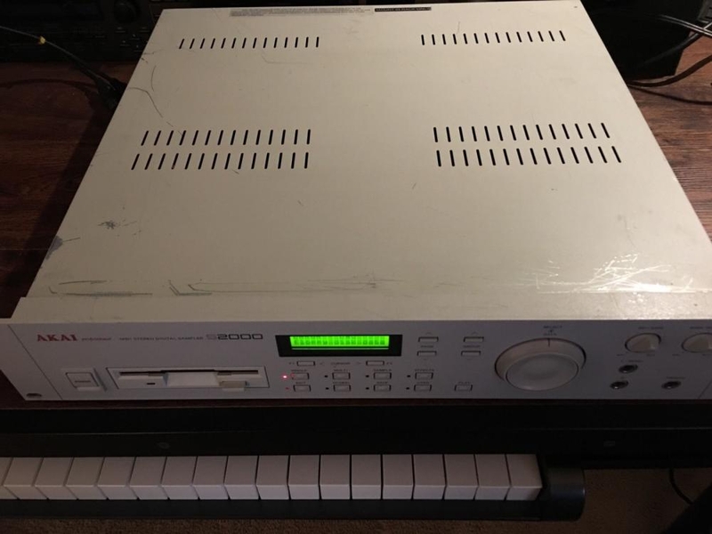 Photo de l'échantillonneur Akai S2000