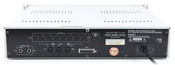 Panneau arrière de l'échantillonneur Akai S2000 Connectique de l'échantillonneur Akai S2000