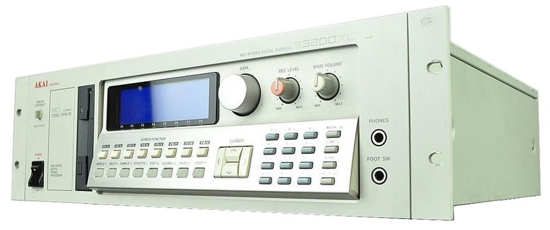 Photo de l'échantillonneur Akai S3200 XL
