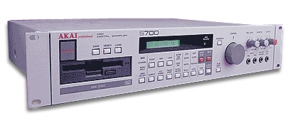 Panneau arrière de l'échantillonneur Akai S700 Connectique de l'échantillonneur Akai S700