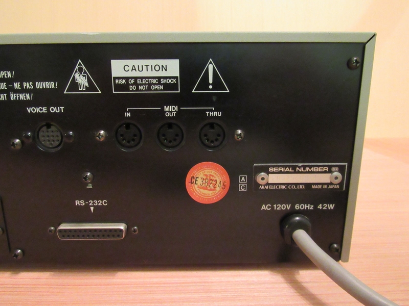 Connectique de l'échantillonneur Akai S900