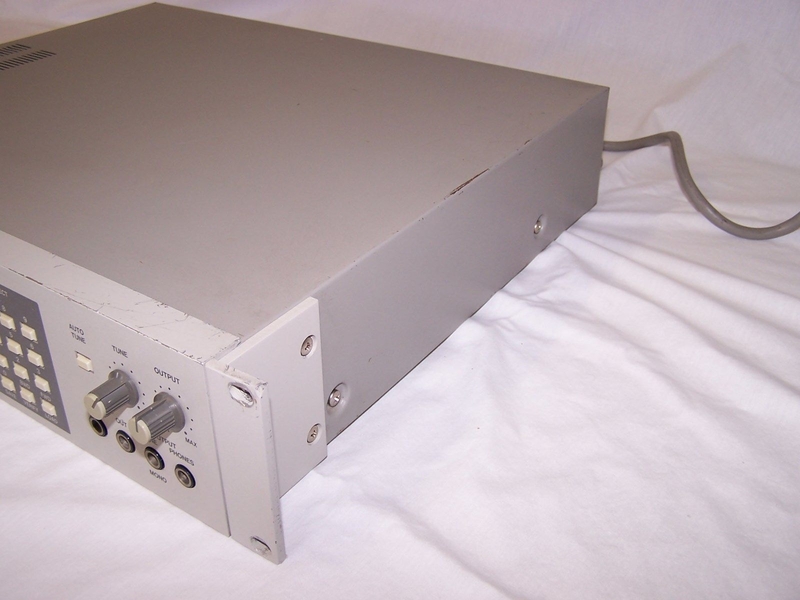 Panneau arrière de l'expandeur Akai VX90 Connectique de l'expandeur Akai VX90