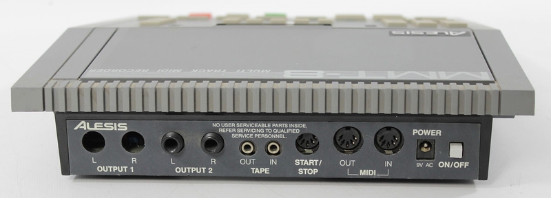 Panneau arrière de la boîte à rythmes Alesis MMT-8 Connectique de la boîte à rythmes Alesis MMT-8