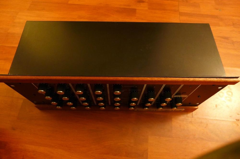 Panneau arrière du synthétiseur Analogue Solutions Leipzig Connectique du synthétiseur Analogue Solutions Leipzig