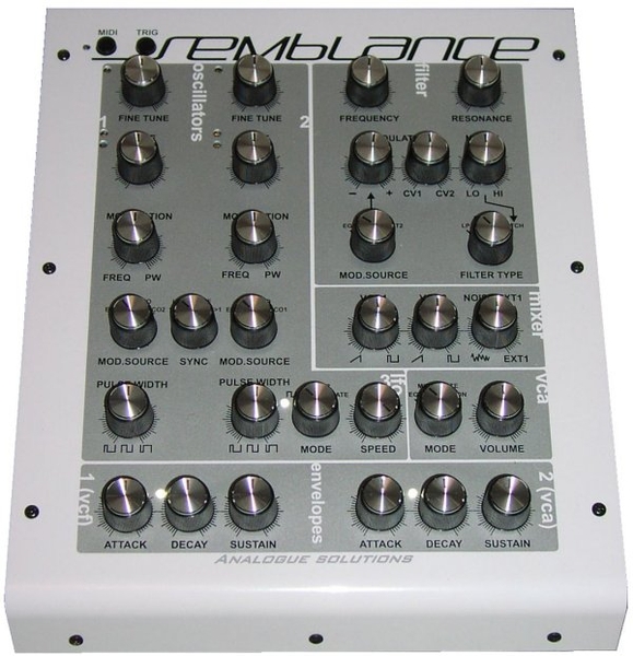 Panneau arrière du synthétiseur Analogue Solutions Semblance Connectique du synthétiseur Analogue Solutions Semblance