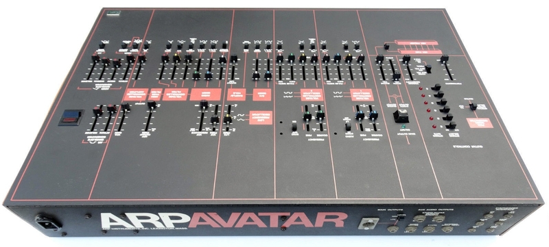 Photo du synthétiseur Arp Avatar