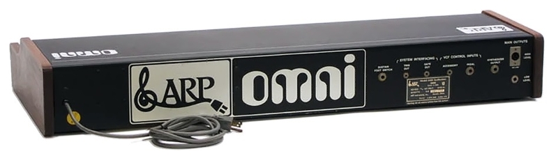 Panneau arrière du synthétiseur Arp Omni 1 Connectique du synthétiseur Arp Omni 1