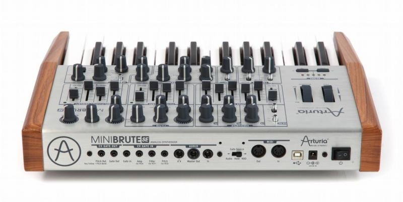 Connectique du synthétiseur Arturia MiniBrute SE