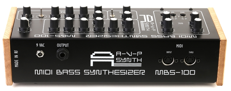 Panneau arrière du synthétiseur AVP Synth MBS-100 Connectique du synthétiseur AVP Synth MBS-100