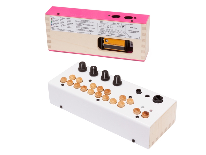 Panneau arrière du synthétiseur Critter & Guitari Bolsa Bass Connectique du synthétiseur Critter & Guitari Bolsa Bass