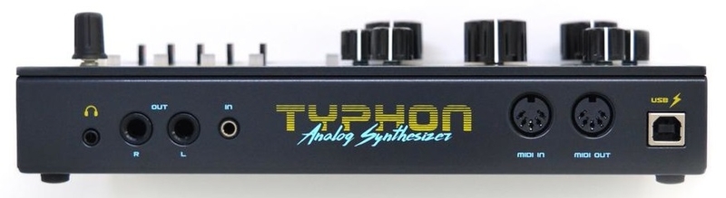 Panneau arrière du synthétiseur Dreadbox Typhon Connectique du synthétiseur Dreadbox Typhon