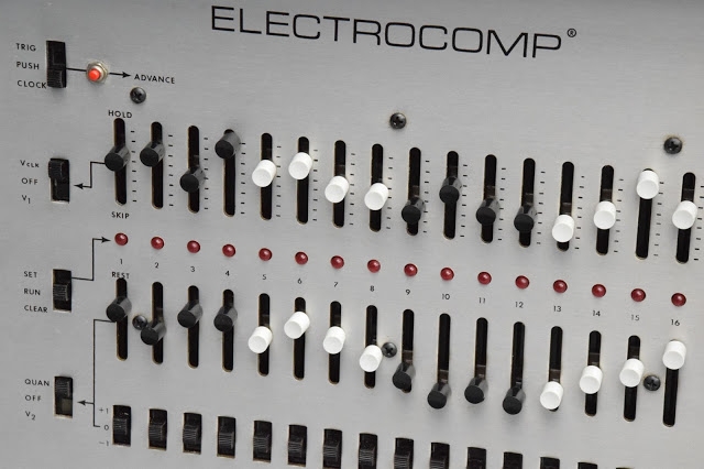 Photo du synthétiseur EML ElectroComp 400