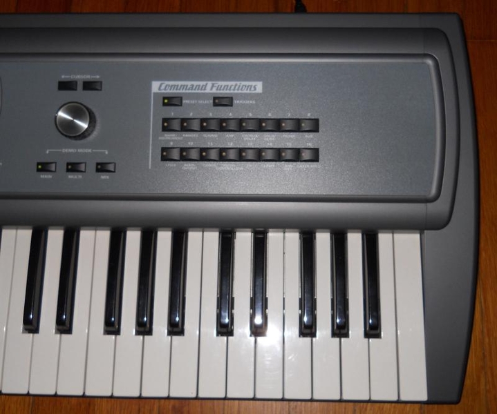 Panneau arrière du synthétiseur E-Mu Vintage Keys Keyboard Connectique du synthétiseur E-Mu Vintage Keys Keyboard