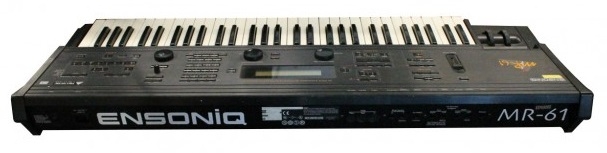 Panneau arrière du synthétiseur Ensoniq MR61 Connectique du synthétiseur Ensoniq MR61