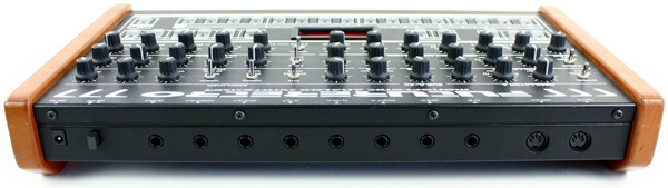 Connectique du synthétiseur Future Retro 777