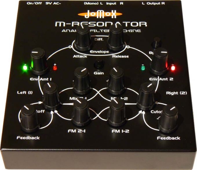 Photo du synthétiseur JoMoX M-Resonator