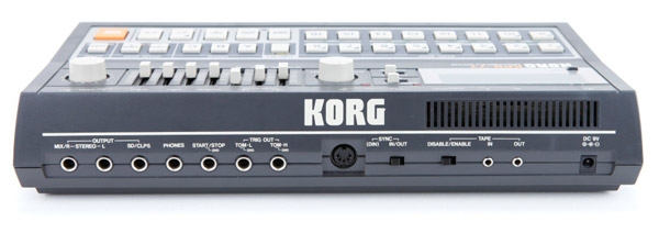 Panneau arrière de la boîte à rythmes Korg KPR-77 Connectique de la boîte à rythmes Korg KPR-77