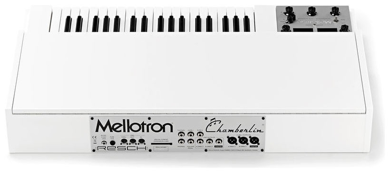 Panneau arrière du synthétiseur Mellotron M4000D Connectique du synthétiseur Mellotron M4000D