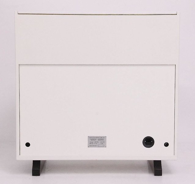 Panneau arrière du synthétiseur Mellotron Mark VI Connectique du synthétiseur Mellotron Mark VI