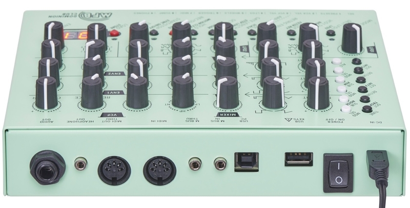 Connectique du synthétiseur MFB Dominion Club