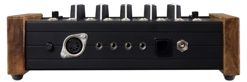 Panneau arrière du synthétiseur MFB Microzwerg Connectique du synthétiseur MFB Microzwerg
