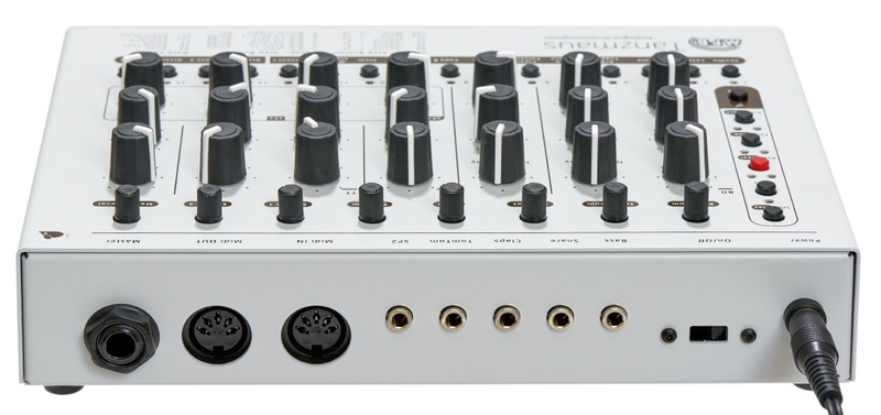 Connectique de la boîte à rythmes MFB Tanzmaus
