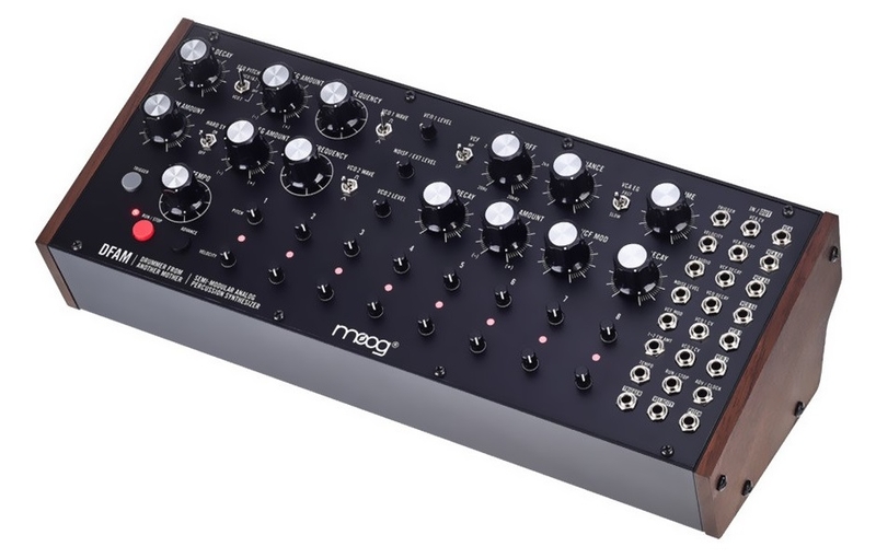 Connectique de la boîte à rythmes Moog DFAM