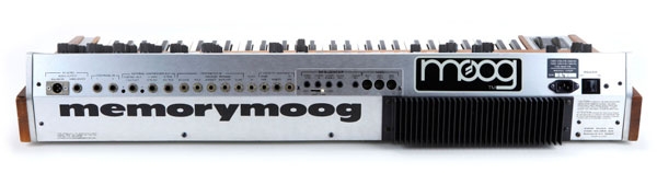Panneau arrière du synthétiseur Moog Memorymoog Connectique du synthétiseur Moog Memorymoog