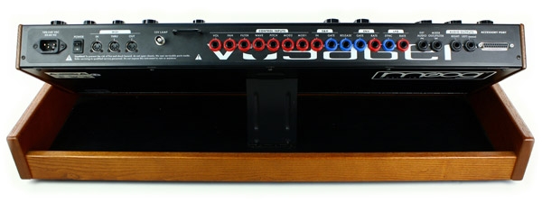 Panneau arrière du synthétiseur Moog Minimoog Voyager Connectique du synthétiseur Moog Minimoog Voyager