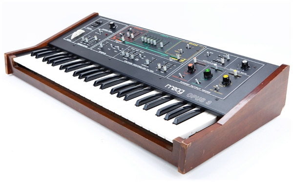 Photo du synthétiseur Moog Opus 3