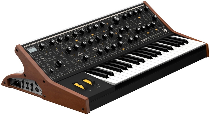 Photo du synthétiseur Moog Sub 37 Tribute