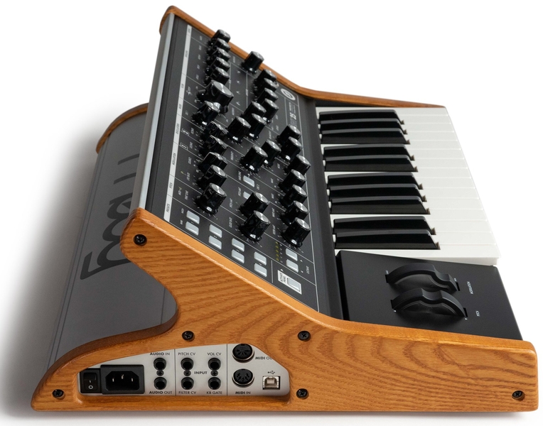 Panneau arrière du synthétiseur Moog Subsequent 25 Connectique du synthétiseur Moog Subsequent 25