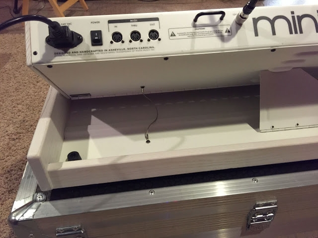 Panneau arrière du synthétiseur Moog Minimoog Voyager XL Connectique du synthétiseur Moog Minimoog Voyager XL