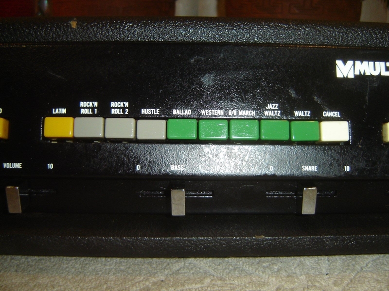 Photo de la boîte à rythmes Multivox Rhythm Ace FR-7M