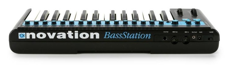 Connectique du synthétiseur Novation Bass Station