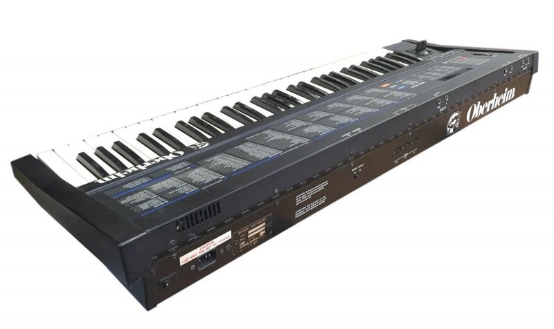 Panneau arrière du synthétiseur Oberheim Matrix 6 Connectique du synthétiseur Oberheim Matrix 6