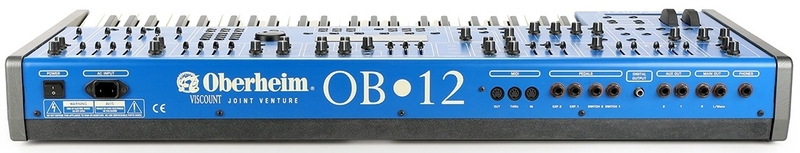 Panneau arrière du synthétiseur Oberheim OB12 Connectique du synthétiseur Oberheim OB12