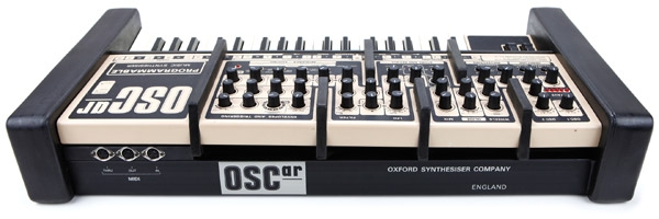 Panneau arrière du synthétiseur OSC Oscar Connectique du synthétiseur OSC Oscar
