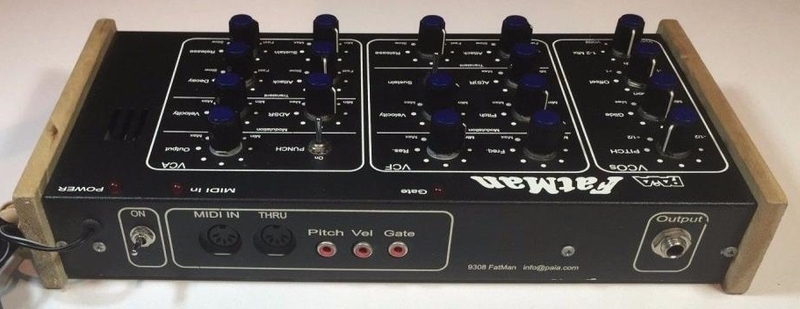 Panneau arrière du synthétiseur PAiA FatMan Connectique du synthétiseur PAiA FatMan