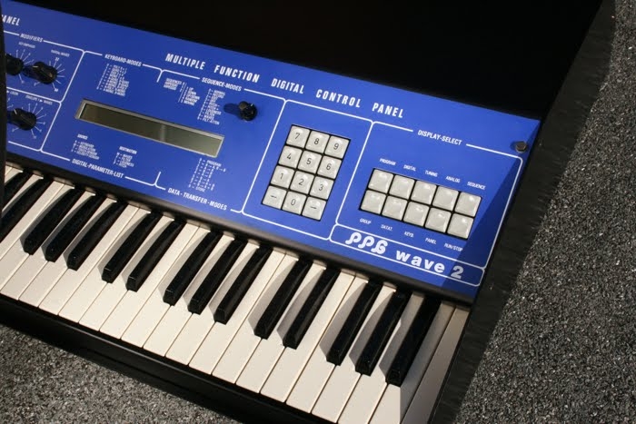 Panneau arrière du synthétiseur PPG Wave 2 Connectique du synthétiseur PPG Wave 2