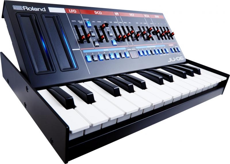 Photo du synthétiseur Roland JU-06