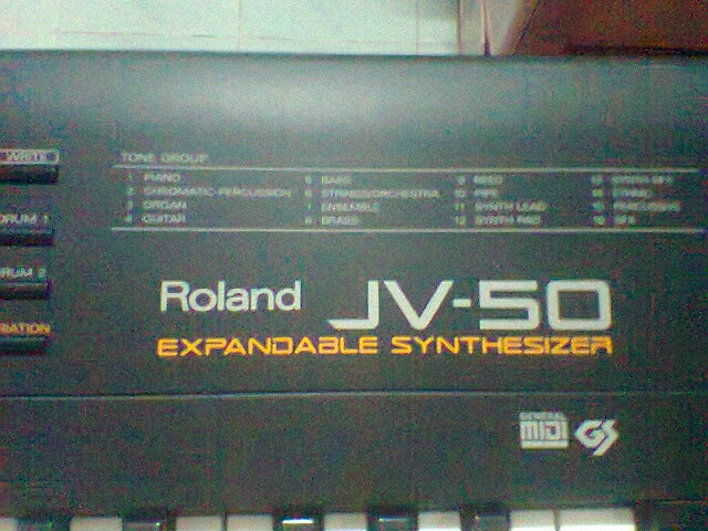 Photo du synthétiseur Roland JV-50