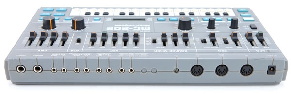 Connectique de la groovebox Roland MC-202